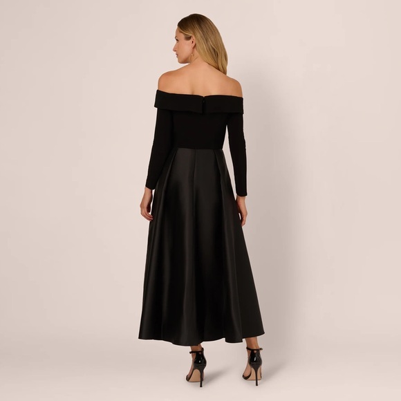 Elegant Black Off-Shoulder Gown - Picture 2 of 7